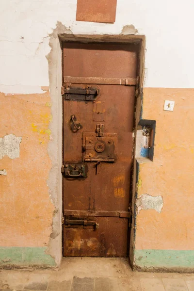 Puerta Oxidada Una Vieja Prisión — Foto de Stock