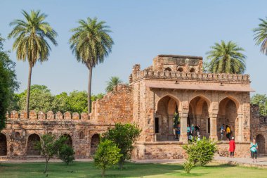 Delhi, Hindistan - 24 Ekim 2016: Turist Hümayun Delhi, Hindistan karmaşık ziyaret.