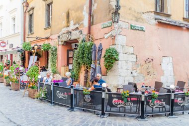 Krakow, Polonya - 3 Eylül 2016: Küçük opan hava kafe merkezi Krakow, Polonya