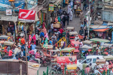 Delhi, Hindistan - 22 Ekim 2016: Sokak trafik Merkezi Delhi, Hindistan.