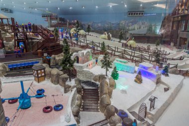 Dubai, Birleşik Arap Emirlikleri - 21 Ekim 2016: View, Ski Dubai, kapalı Kayak Merkezi.