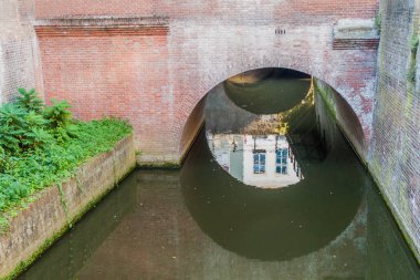 Den Bosch, Hollanda bir kanal üzerinden köprü