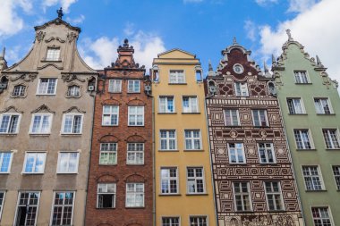 Gdansk, Polonya Dlugi Targ Square'de tarihi evleri
