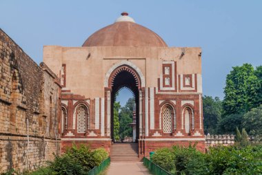 Delhi, Hindistan karmaşık Qutub Alai Darwaza (Alai kapısı).