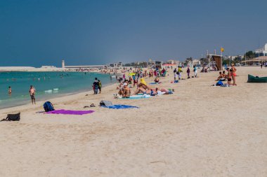 Dubai, Birleşik Arap Emirlikleri - 21 Ekim 2016: Jumeirah, Dubai, Türkiye Kamu insanlara plaj