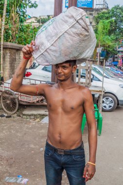 Kolkata, Hindistan - 31 Ekim 2016: Yerel pazar porter merkezi Kolkata, Hindistan