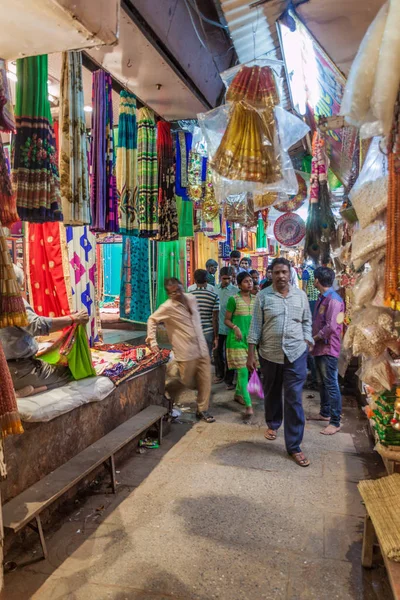 Varanasi India Ottobre 2016 Veduta Uno Stretto Vicolo Varanasi India — Foto Stock