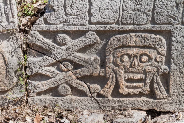 Crânio Ossos Esculpidos Nas Ruínas Antiga Cidade Maia Uxmal México — Fotografia de Stock