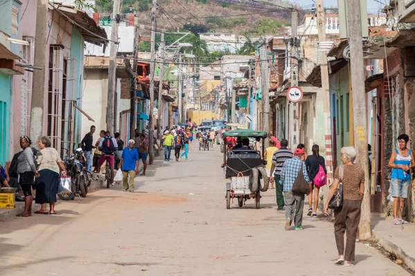 Trinidad, Küba - 8 Şubat 2016: Trinidad, Küba'da bir sokak görünümünü.