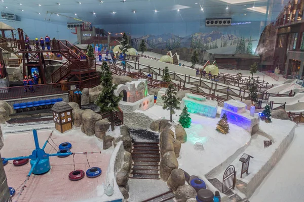 Dubai, Birleşik Arap Emirlikleri - 21 Ekim 2016: View, Ski Dubai, kapalı Kayak Merkezi.