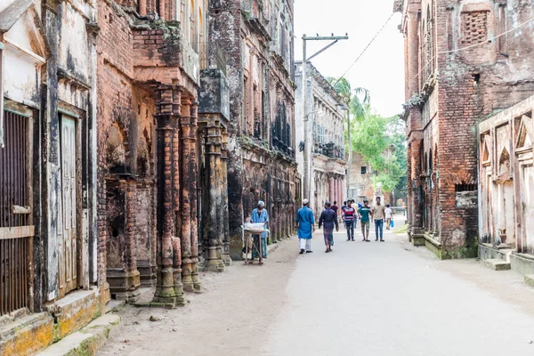 Sonargaon, Bangladeş - 21 Kasım 2016: Harap antik kent Painam (bazen Panam) Nagar, Bangladeş