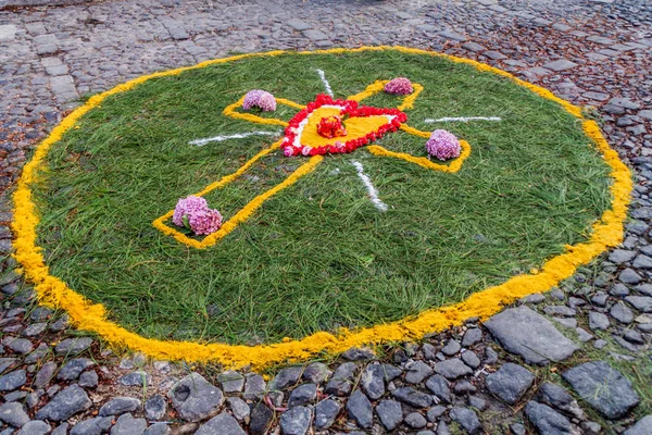 Ayrıntı dekoratif Paskalya halı şehirde Antigua Guatemala, Guatemala.