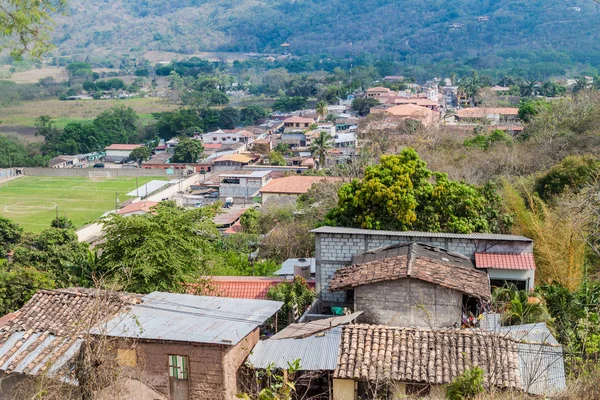 Honduras Copan Ruinas köyünün havadan görünümü