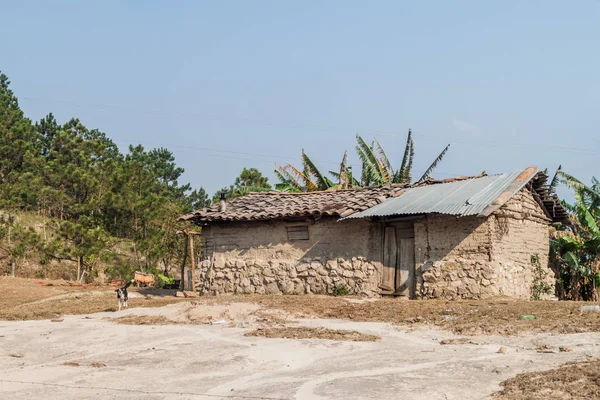キャンパ村 ホンジュラスに近い貧しい農村家 — ストック写真