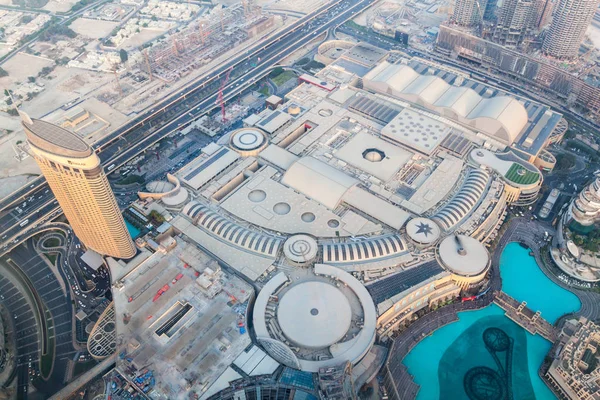Dubai, Birleşik Arap Emirlikleri - 21 Ekim 2016: Dubai Alışveriş Merkezi, Suudi Arabistan, havadan görünümü