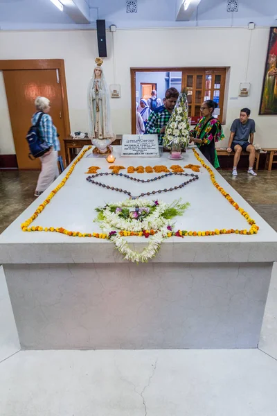 Kolkata India Octubre 2016 Gente Visita Tumba Madre Teresa Casa — Foto de Stock