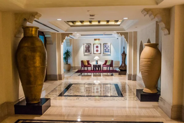 Dubai, Birleşik Arap Emirlikleri - 21 Ekim 2016: Madinat Jumeirah iç otel Dubai, Suudi Arabistan