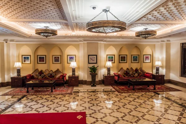 Dubai, Birleşik Arap Emirlikleri - 21 Ekim 2016: Madinat Jumeirah iç otel Dubai, Suudi Arabistan
