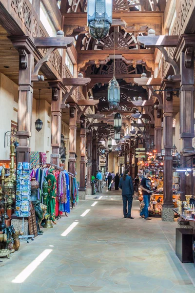 Dubai, Birleşik Arap Emirlikleri - 21 Ekim 2016: Madinat Jumeirah iç souq Dubai, Suudi Arabistan
