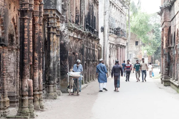 Sonargaon, Bangladeş - 21 Kasım 2016: Harap antik kent Painam (bazen Panam) Nagar, Bangladeş
