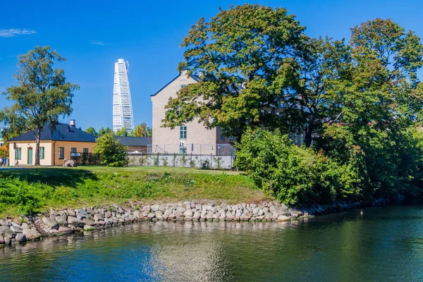 Små Hus Och Turning Torso Byggnad Malmö Sverige — Stockfoto