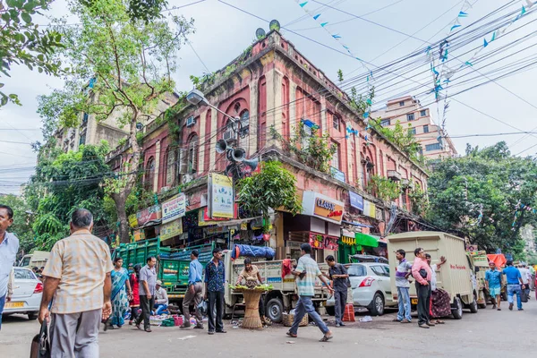 Kolkata, Hindistan - 31 Ekim 2016: Kolkata, Hindistan merkezinde bir sokak görünümünü