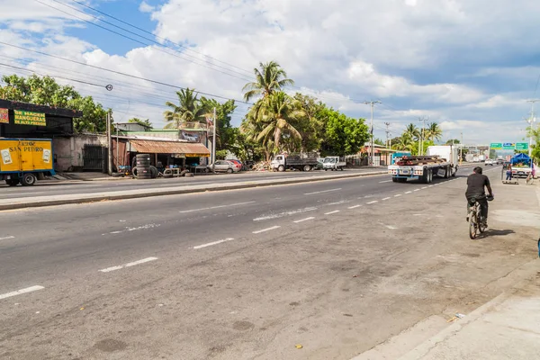 Interamericana karayolu üzerinde trafik Interamericana, El Salvador - 6 Nisan 2016: görünüm.