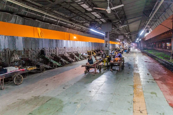 Howrah Índia Outubro 2016 Vista Matinal Estação Ferroviária Howrah Junction — Fotografia de Stock