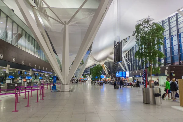 Gdansk, Polonya - 2 Eylül 2016: İç Lech Walesa Gdansk airport, Polonya.