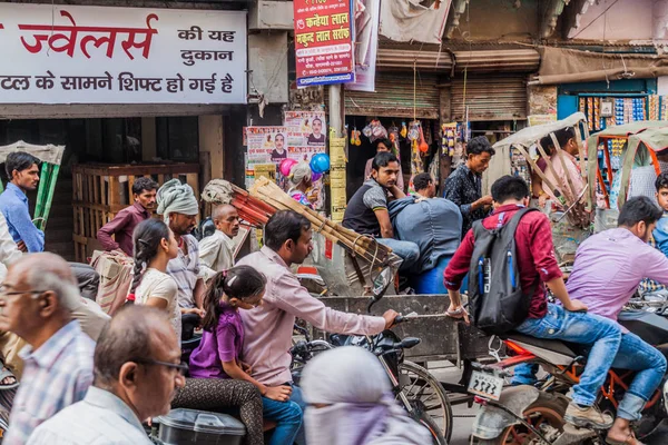 Varanasi India October 2016 Traffic Busy Crowded Street Varanasi India — Stock Photo, Image
