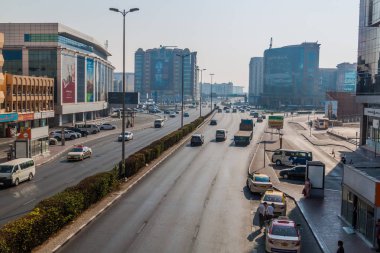 Dubai, Birleşik Arap Emirlikleri - 21 Ekim 2016: Al Maktoum road Dubai, Suudi Arabistan