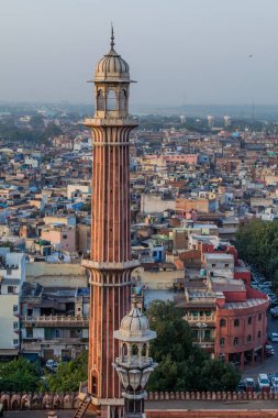 Delhi, Hindistan'ın merkezindeki Jama Mescidi camii minaresi.