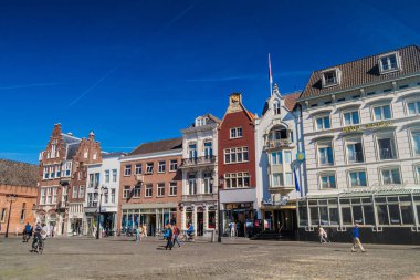 Den Bosch, Hollanda - 30 Ağustos 2016: Tarihi evler Markt (Pazar) Meydanı'Den Bosch, Hollanda