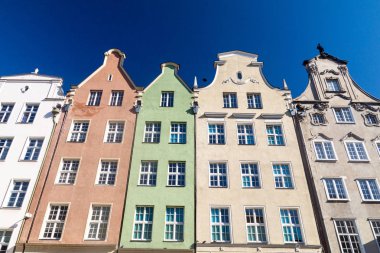 Gdansk, Polonya Dlugi Targ Square'de tarihi evleri