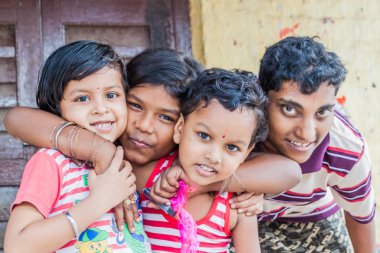 Kolkata, Hindistan - 31 Ekim 2016: Grup gülümseyen çocuk Kolkata, Hindistan