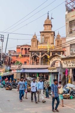 Varanasi, Hindistan - 25 Ekim 2016: Shri Brihaspati tapınağın Varanasi, Hindistan'da görünüm.