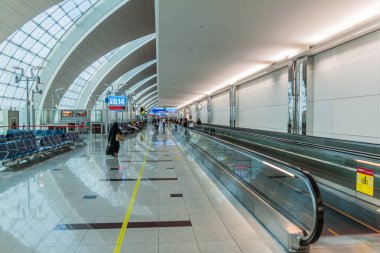 Dubai, Birleşik Arap Emirlikleri - 21 Ekim 2016: İç Terminal 3, Dubai airport, Birleşik Arap Emirlikleri