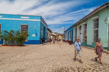 Trinidad, Küba - 8 Şubat 2016: Trinidad, Küba'nın merkezinde Plaza Mayor turist.