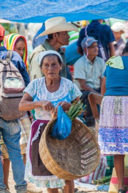 San Manuel De Colohete, Honduras - 15 Nisan 2016: Yerel yerli halkın bir pazar. Ayda iki kez bu köyde büyük bir pazar olduğunu.
