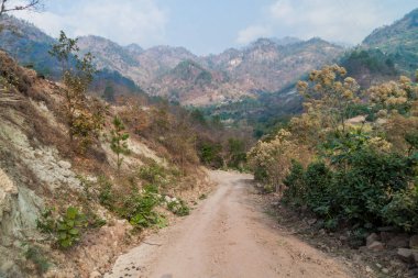 San Sebastian, Honduras yakınlarındaki küçük kırsal yolu