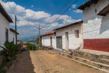 Arnavut kaldırımlı sokak Suchitoto, El Salvador