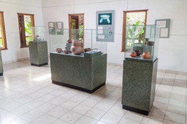 Los Naranjos, Honduras - 18 Nisan 2016: İç Eko arkeolojik park Los Naranjos bir Arkeoloji Müzesi.