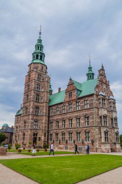 Kopenhag, Danimarka - 28 Ağustos 2016: Kopenhag, Danimarka kalede Rosenborg kişi ziyaret
