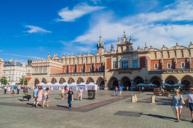 Krakow, Polonya - 4 Eylül 2016: Cloth Hall Pazar Meydanı, Krakow, Polonya
