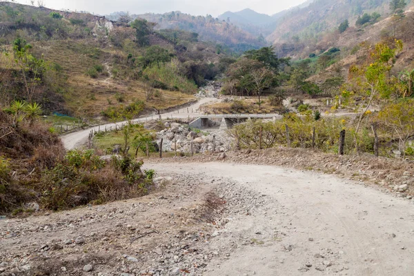 San Sebastian, Honduras yakınlarındaki küçük kırsal yolu