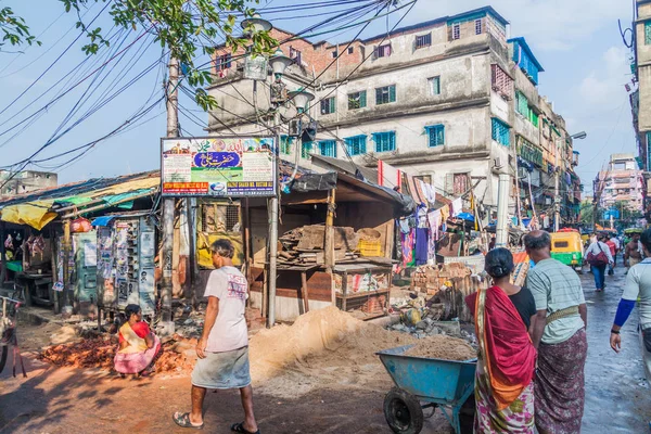 Kolkata, Hindistan - 30 Ekim 2016: Sokak trafiğe merkezi Kolkata, Hindistan