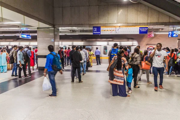 Dillí Indie Října 2016 Dojíždějících Stanici Metra Centru Dillí Indie — Stock fotografie