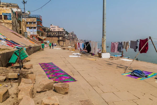 Varanasi India Ottobre 2016 Asciugatura Dei Panni Ghats Passi Sul — Foto Stock