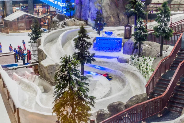 Dubai, Birleşik Arap Emirlikleri - 21 Ekim 2016: View, Ski Dubai, kapalı Kayak Merkezi.