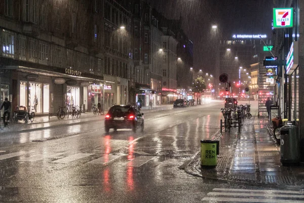 Copenhagen Danimarka Ağustos 2016 Vesterbrogade Caddesi Kopenhag Danimarka Gece Yağışlı — Stok fotoğraf